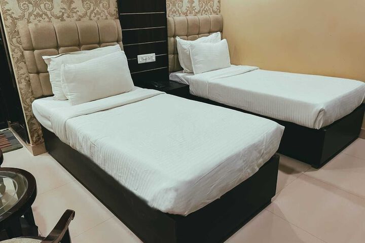 Room 13 of 53