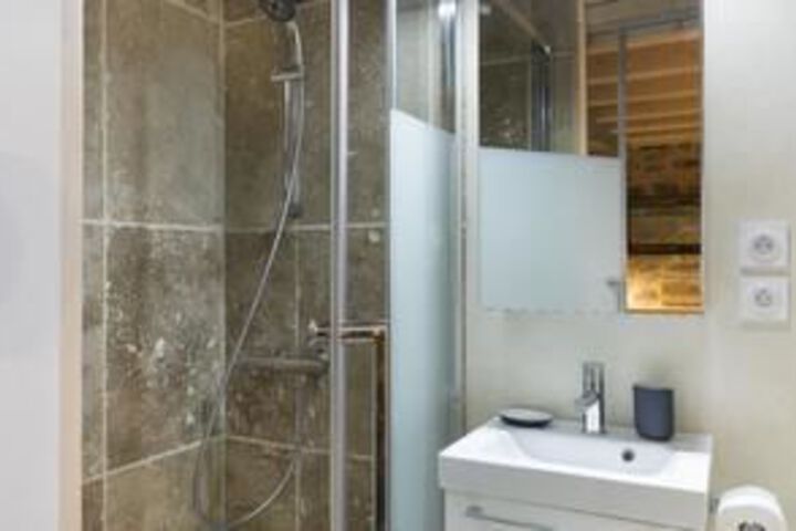 Room 2 of 10