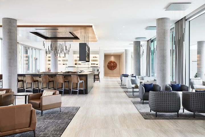 Lobby lounge