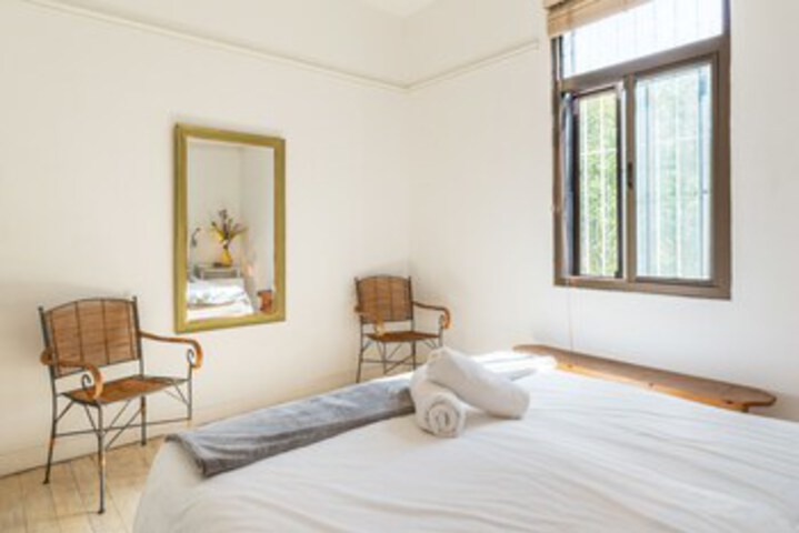 Room 5 of 19