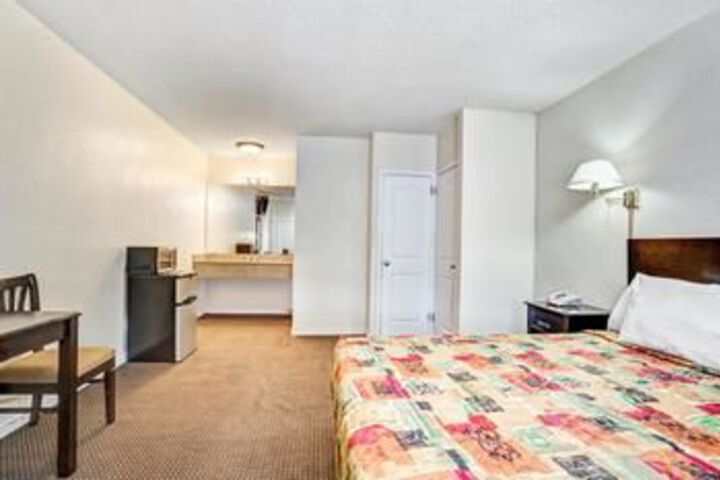Room 25 of 39