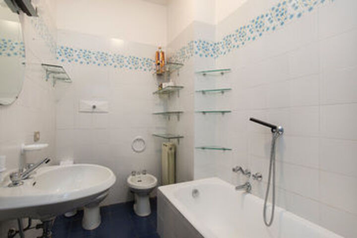 Room 15 of 450