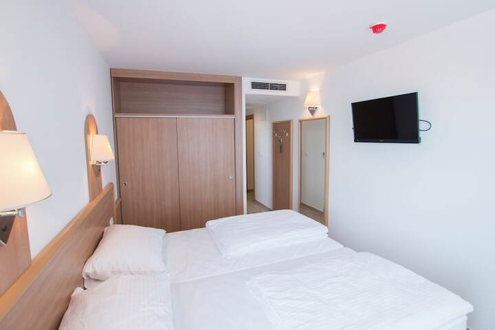 Room 12 of 35