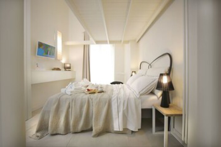 Room 17 of 35