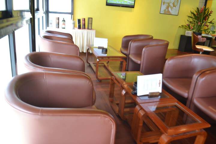 Lounge 46 of 56