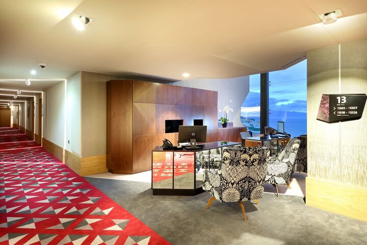 Lounge 122 of 140