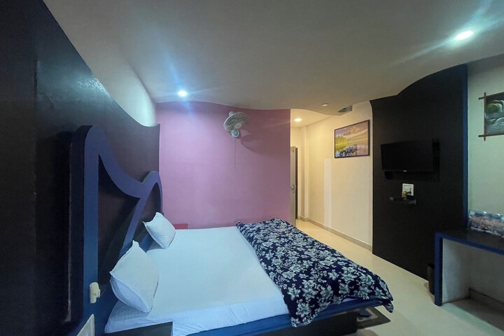 Room 12 of 94
