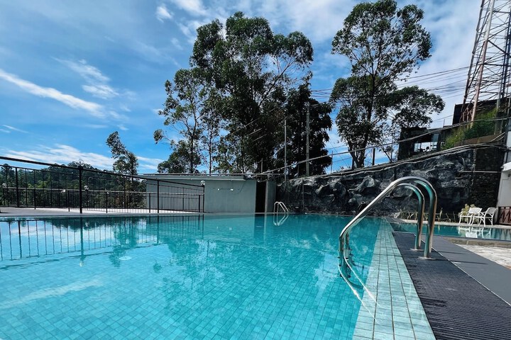 Pool Hotel
