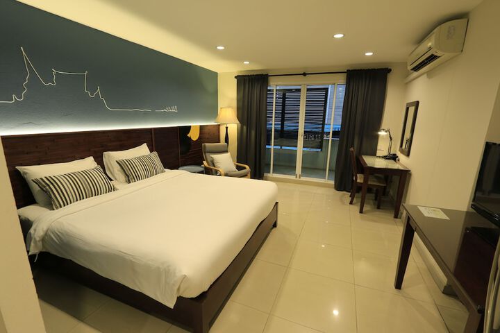 Room 9 of 32