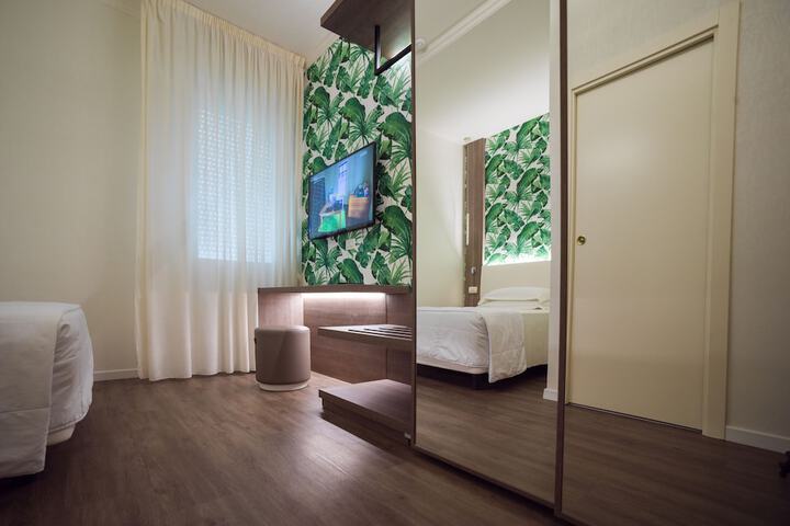 Room 12 of 172
