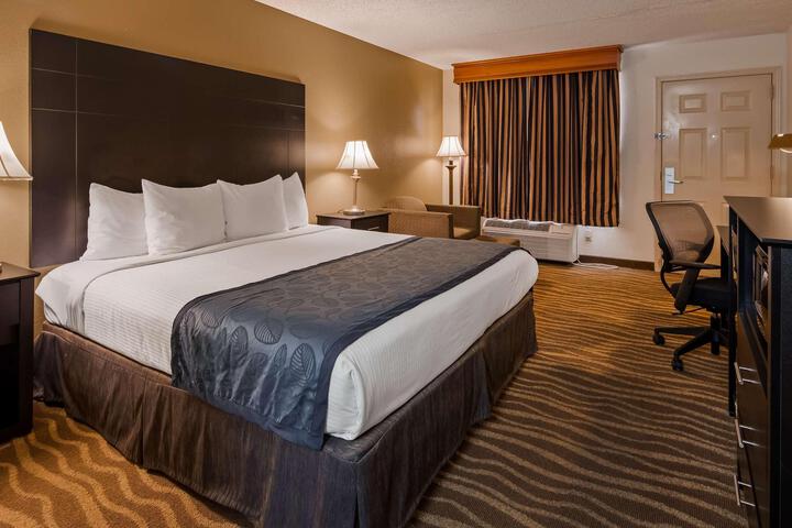 1 King Bed Microwave and Refrigerator WiFi Continental Breakfast (15 of 26)