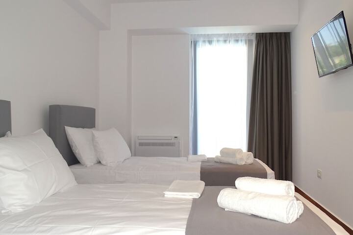 Room 4 of 94