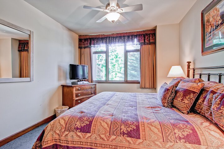Room 7 of 210