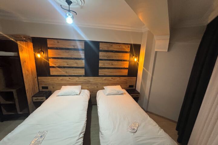 Room 12 of 109