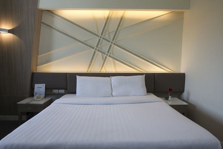 Room 8 of 30