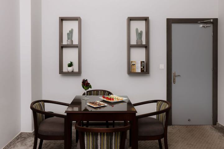 Room 9 of 27