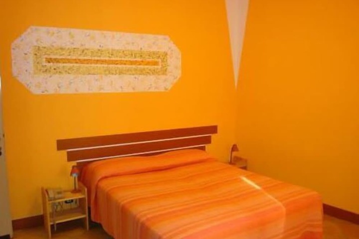 Room 9 of 25