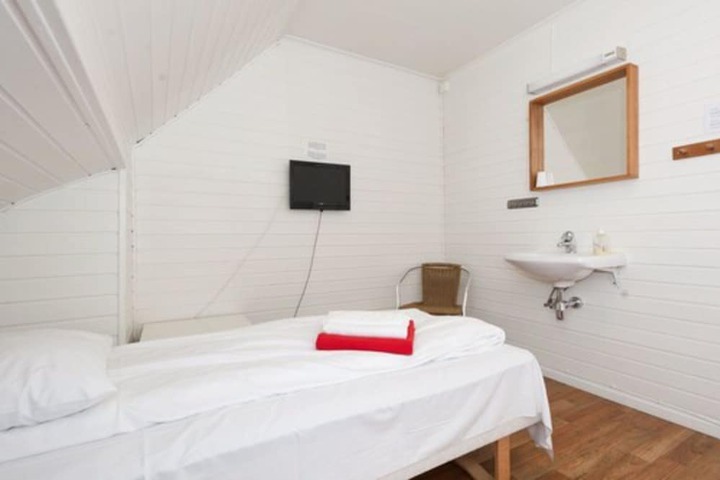 Room 4 of 41