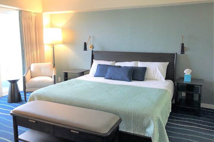 Room 43 of 213