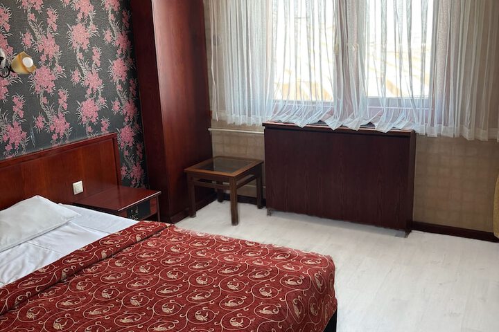 Room 4 of 19