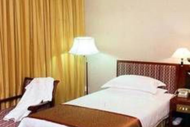 Room 44 of 143