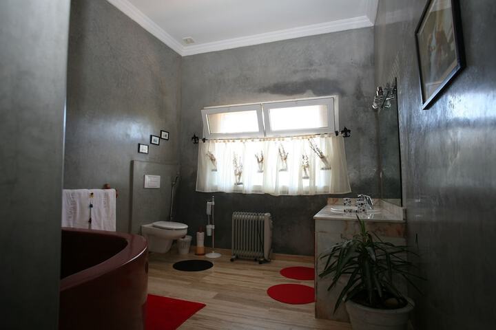 Room 12 of 27