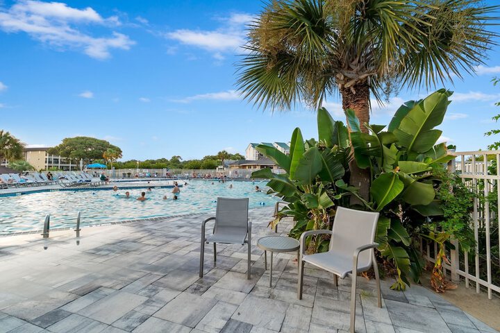 Swimming pool at Hilton Head Island Beach & Tennis Resort