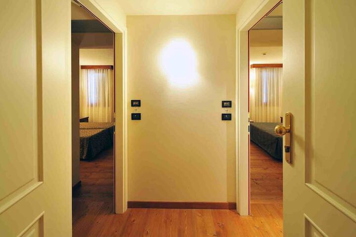 Room 2 of 58