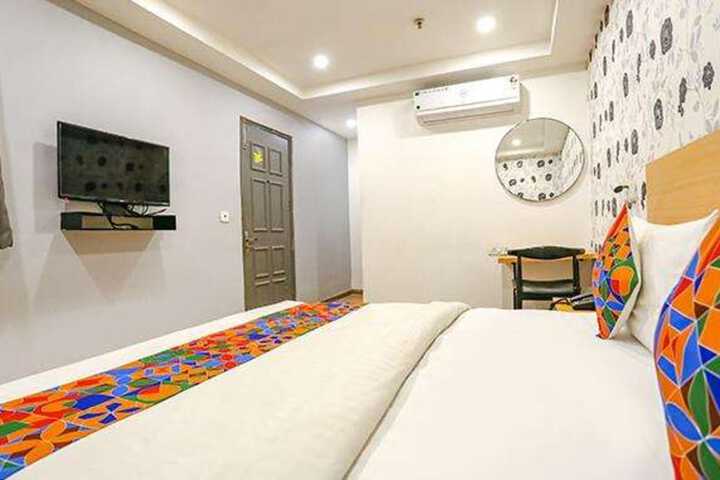 Room 27 of 37