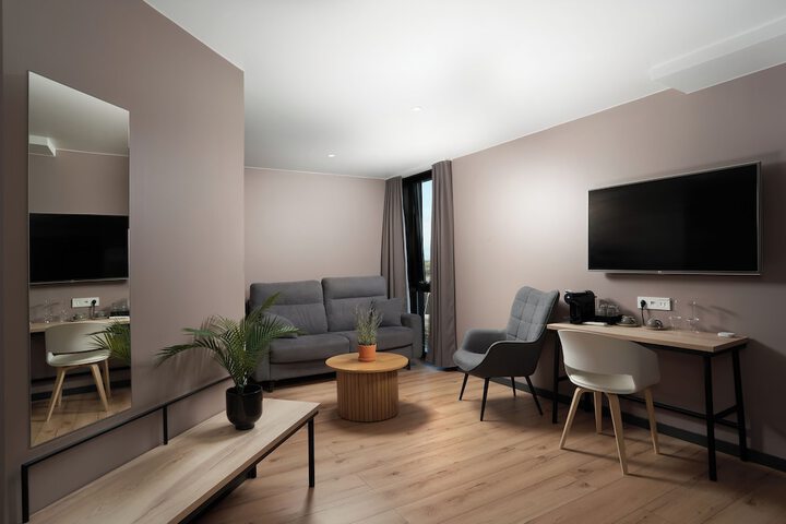Room 21 of 80