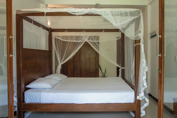 Room 4 of 38