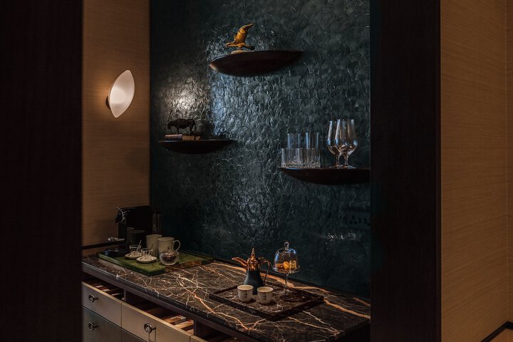 Lounge 76 of 208