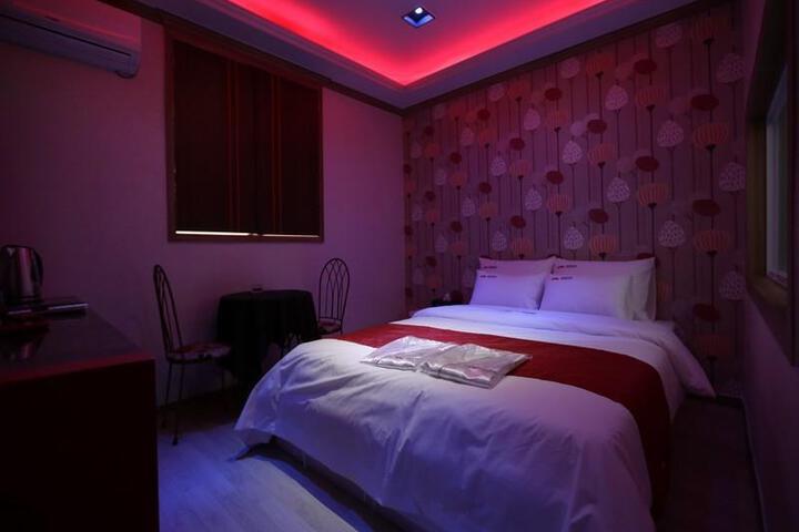 Room 1 of 5