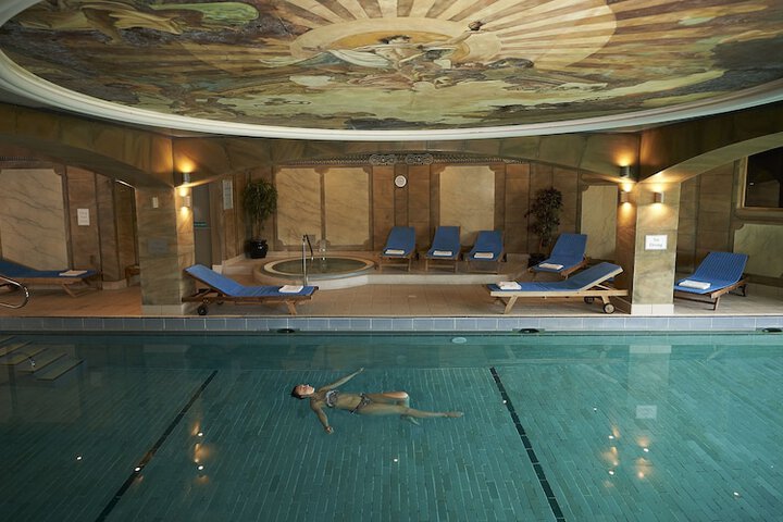 Hotel with Pool