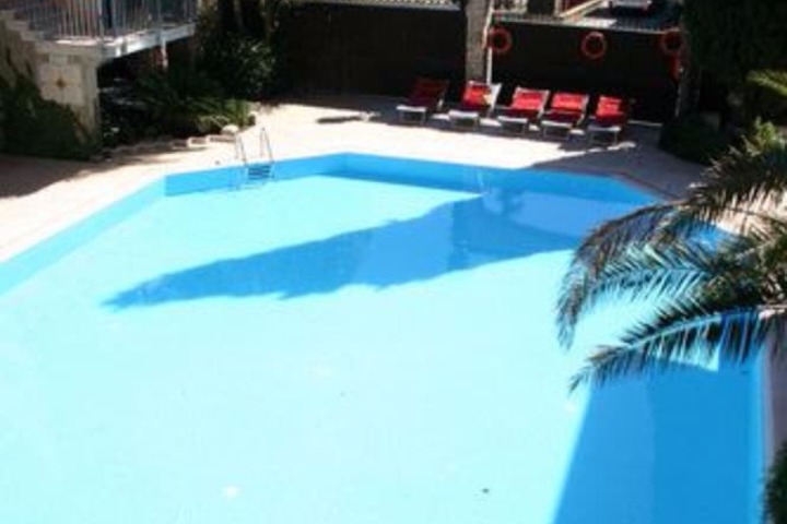 Hotel Pool