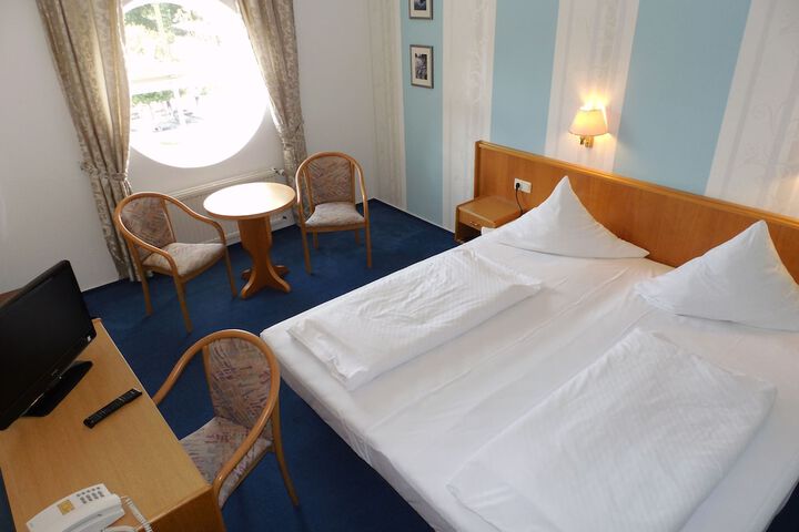 Room 8 of 38