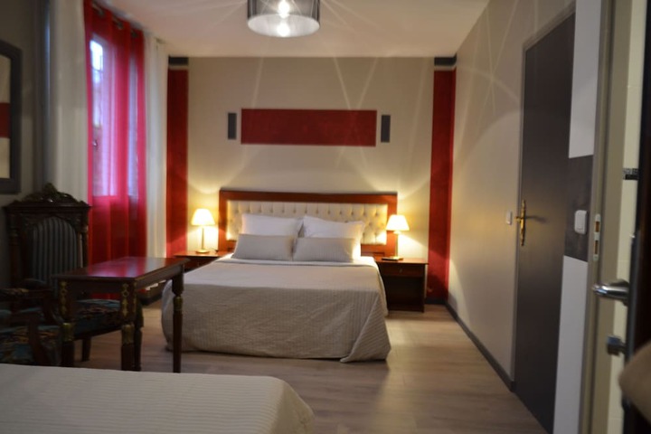 Room 4 of 10