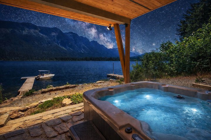 Lazy Bear Lodge 3 Bedroom Home by NW Comfy Cabins by RedAwning in Leavenworth, WA