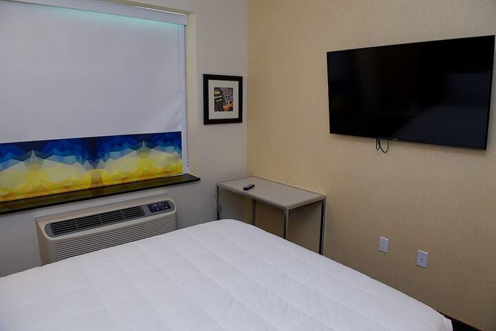 Deluxe Single King Bed (8 of 9)