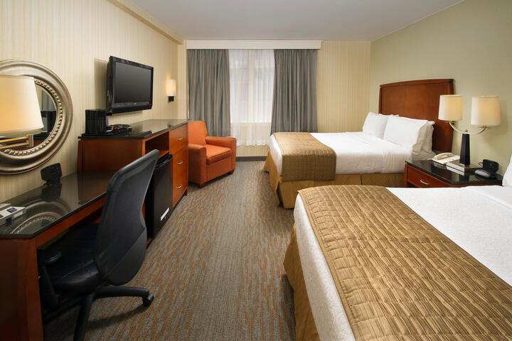 2 Double Beds (6 of 11)