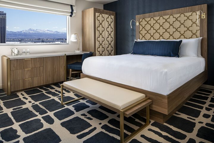Accessible King Size Bed (17 of 50)