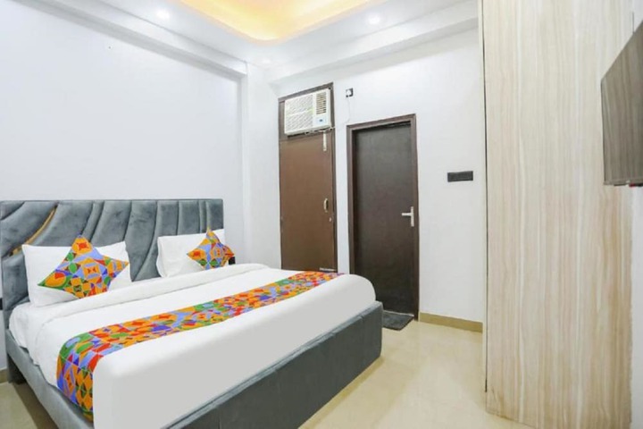 Room 4 of 38