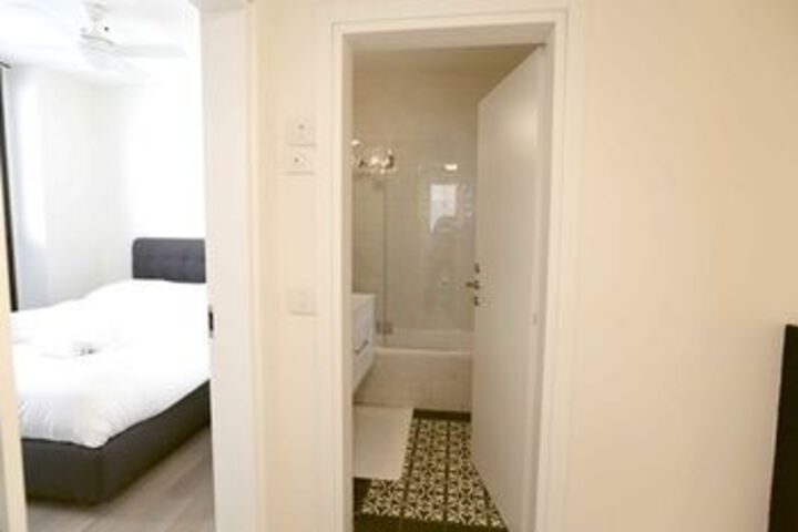 Room 2 of 22