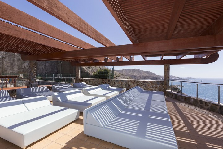 Sundeck 69 of 78