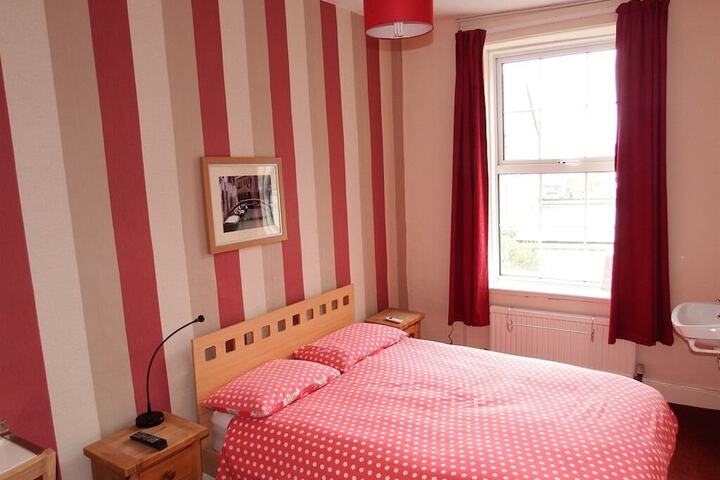 Room 6 of 27