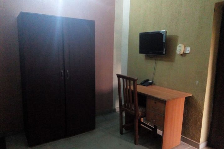 Room 8 of 26