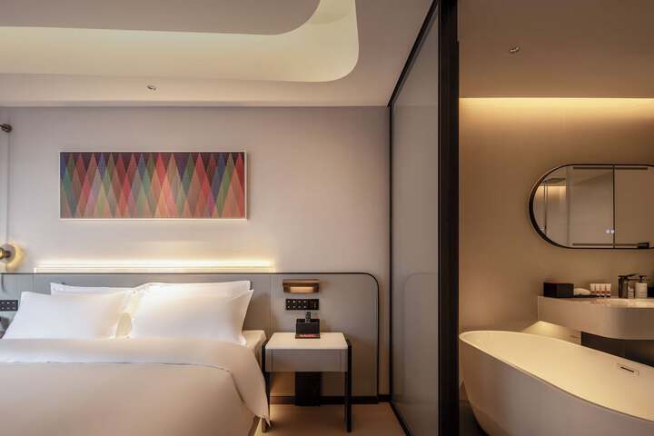 Room 13 of 19
