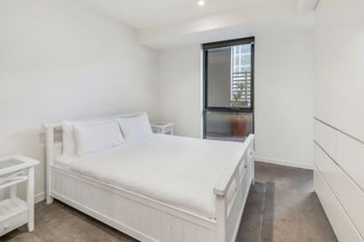 Room 5 of 12