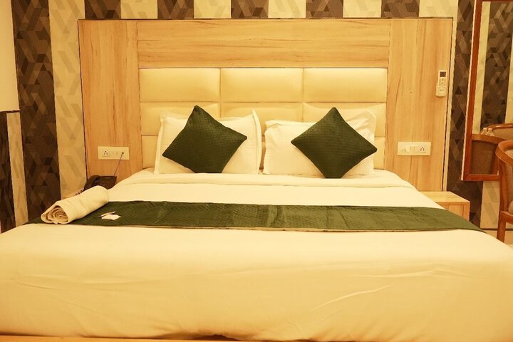 Room 9 of 24