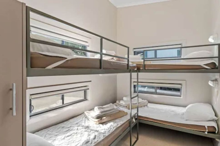 Room 27 of 142